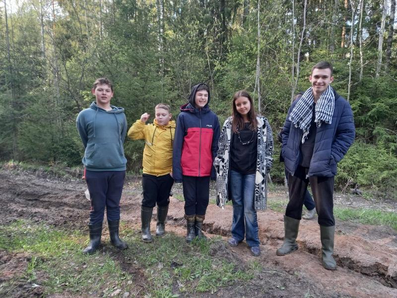 Исследовательский поход к обелиску  «Воинам деревни Фоминское павшим в боях за нашу Родину»..